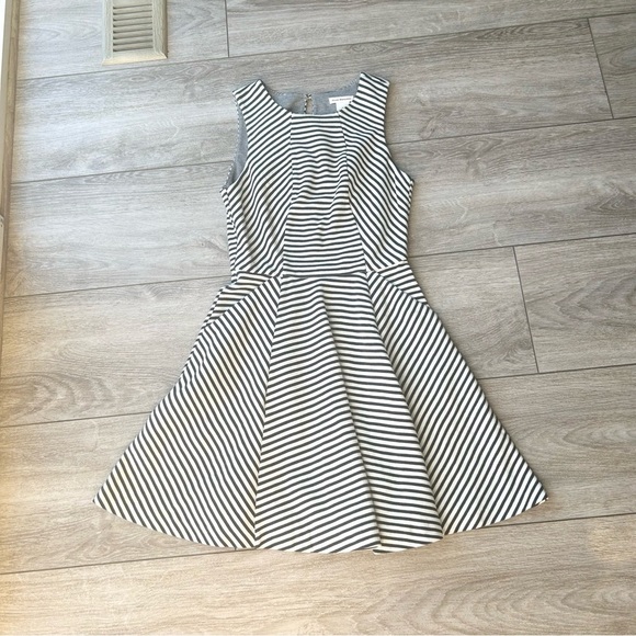 Club Monaco Dress Women's Black And White Striped A-Line Sleeveless - Picture 3 of 14